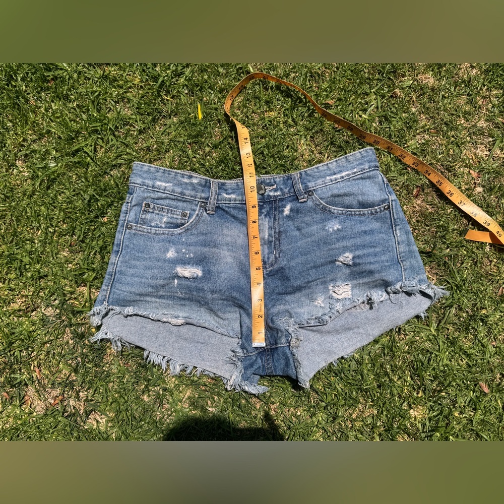Free People Distressed Denim Cut Off Shorts - Sz 29 - Picture 6 of 7